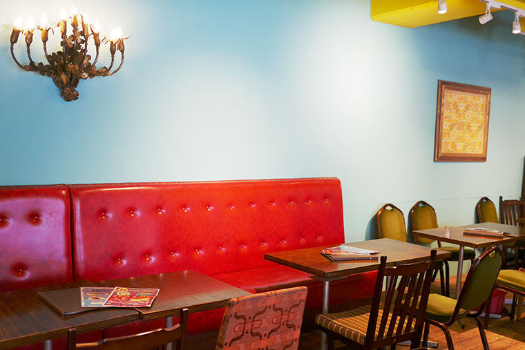 cafe 太陽の塔NAMBA CITY店 ソファ席