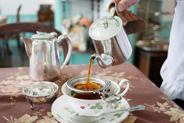 大阪 カフェ 北浜レトロ　ミルクティー