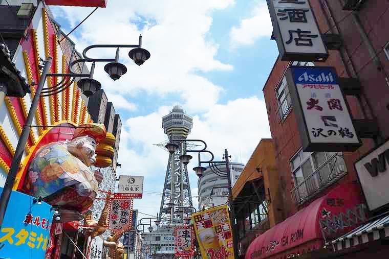 ジャンジャン横丁を抜けると通天閣が