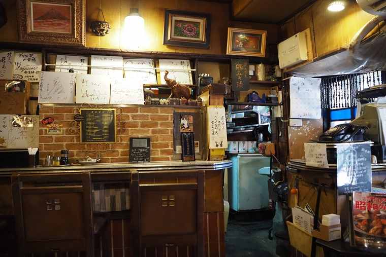 グリル梵の店内