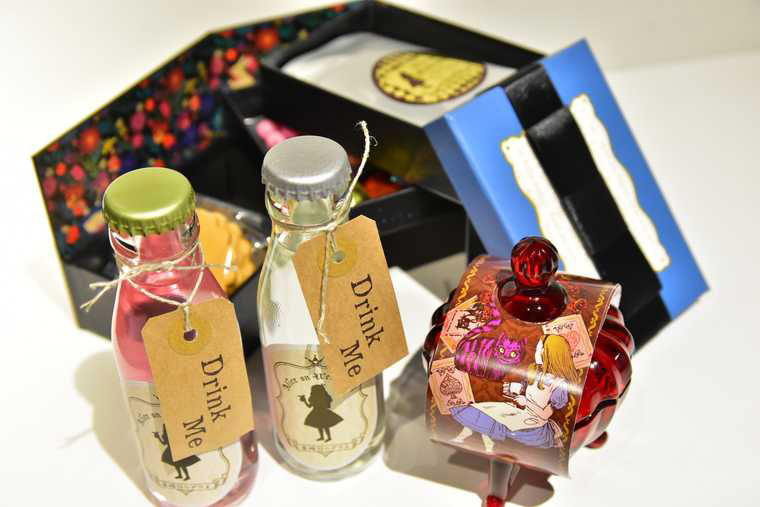 水曜日のアリス 名古屋 「白の女王の間」で手に入るお土産