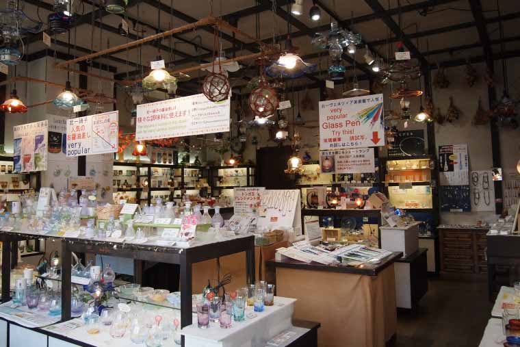 北一硝子 花園店の店内