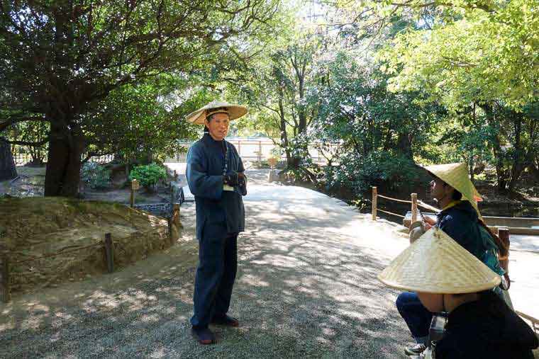 南湖の端にある待合所