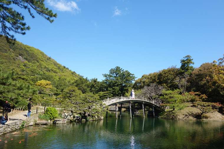 偃月橋とたもとにある吹上亭