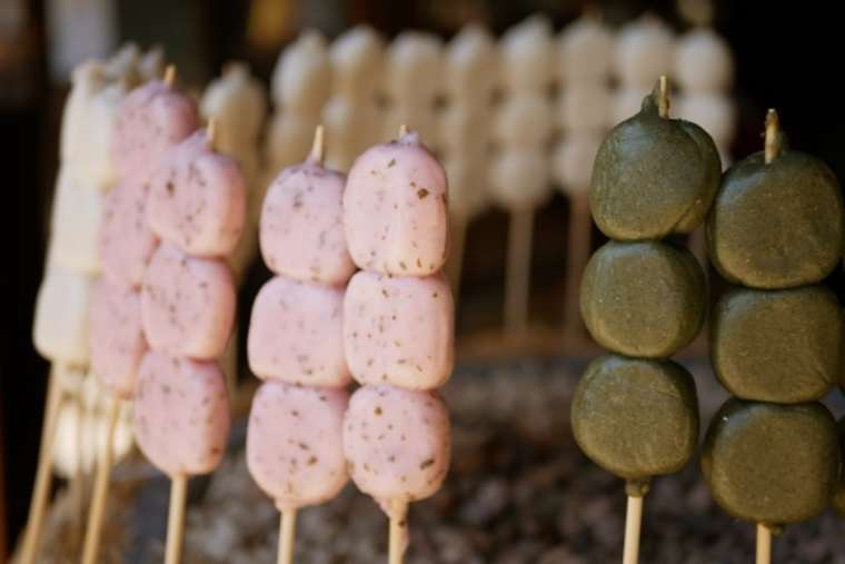 吹上亭名物の焼きだんご