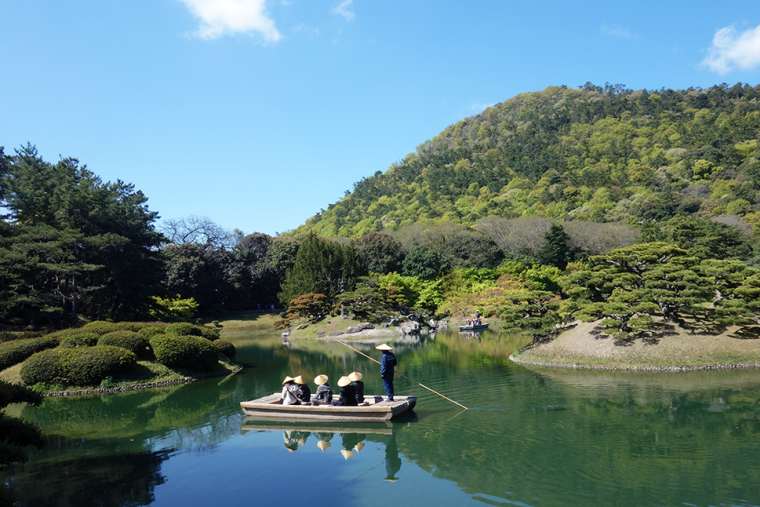 南湖を一周する和船