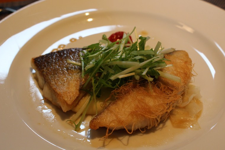 サワラのグリルとスズキのカダイフ仕立て