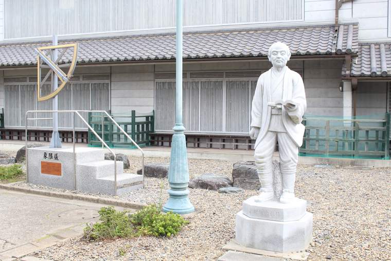 伊能忠敬と象限儀（星の高度を観測するために使った測量器具）