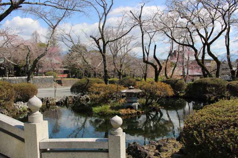 富士山本宮浅間大社の鏡池