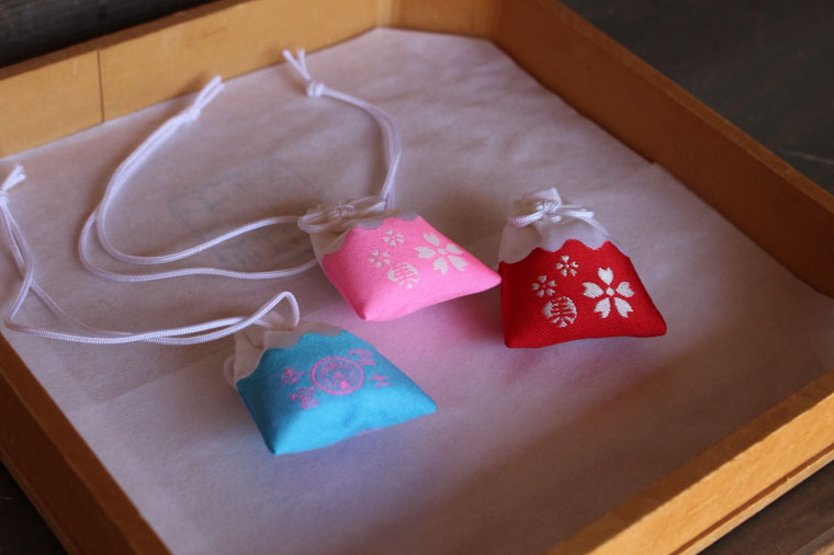 富士山本宮浅間大社の咲良守