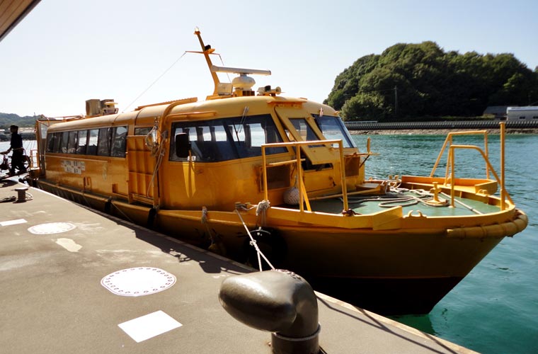 尾道港から瀬戸田港へ向かう連絡船「シトラス号」