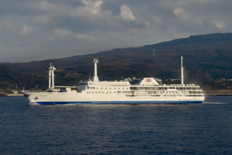 竹芝桟橋から式根島 大型船