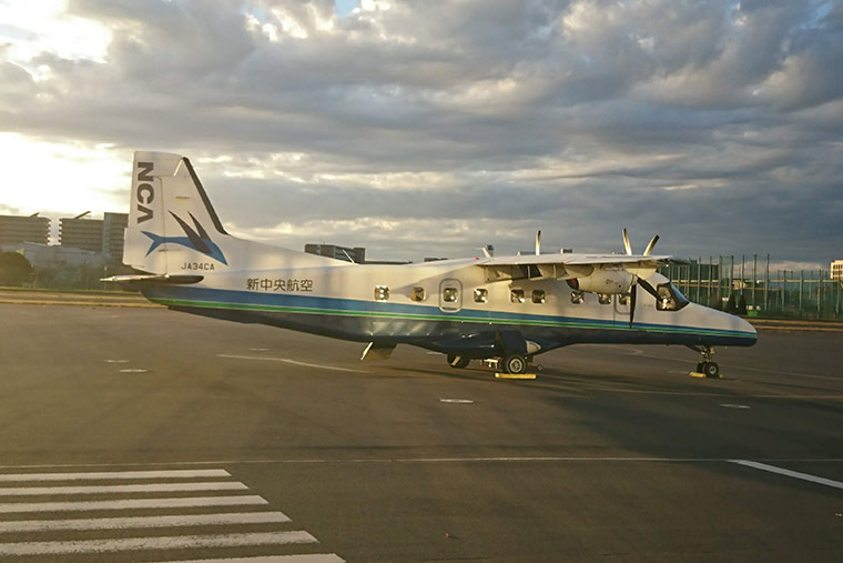 調布飛行場から式根島 飛行機