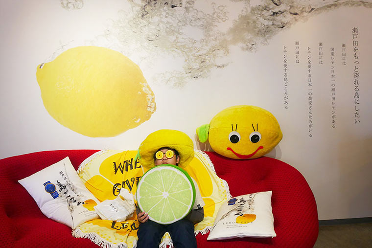 レモンまみれで記念撮影