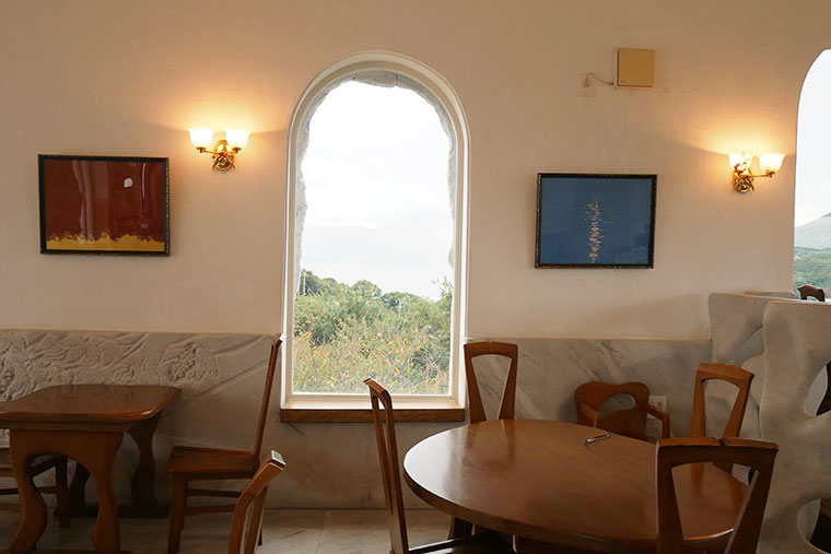 カフェクオーレの店内