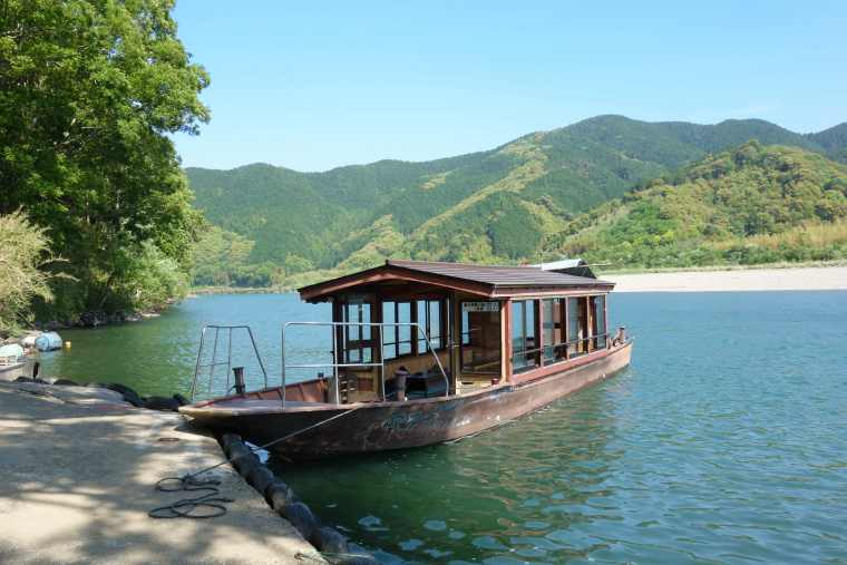 四万十川の屋形船「四万十の碧」