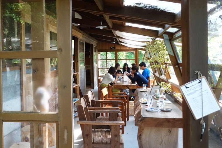 SHADE TREE COFFEEの店内