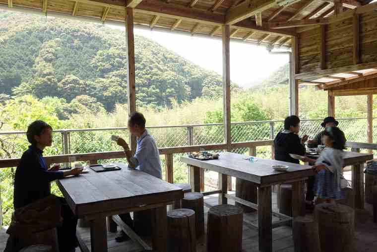 農家レストラン「しゃえんじり」の店内