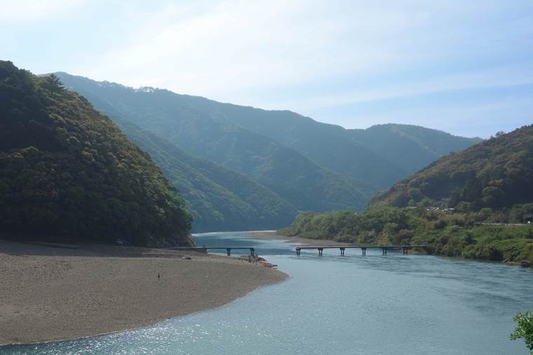 四万十川にかかる岩間沈下橋