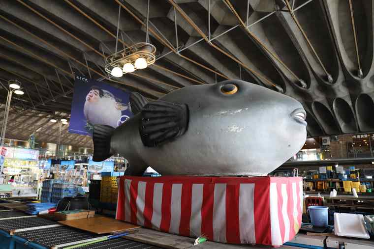 唐戸市場内(ふぐのオブジェ)