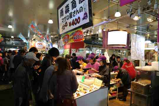 唐戸市場 場内(雨森商店)