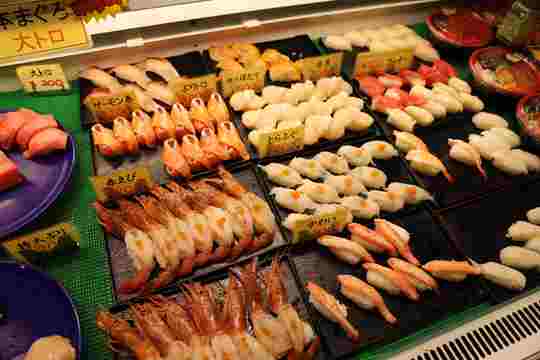 唐戸市場 場内(雨森商店)