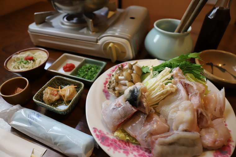 ふく専門 やぶれかぶれ本店 とらふくちり鍋セット(ふくちり鍋・前菜3品・雑炊またはヒレ酒)