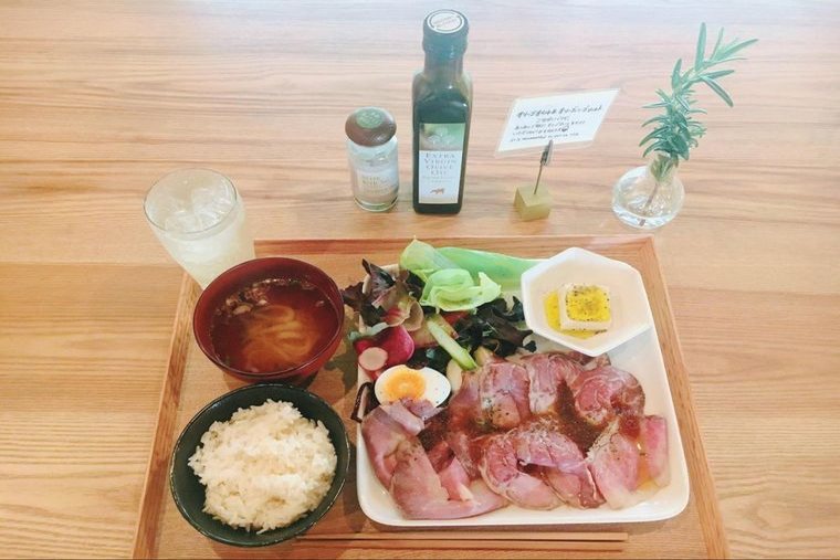 セトノウチ 島メシ家のオリーブ牛を使った定食