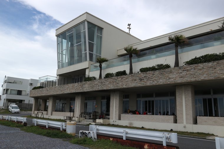 場所はサザンビーチの正面というベストスポット