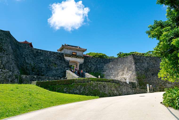 首里城　歩きやすい靴で訪れるのがおすすめ