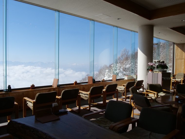 星空観測を楽しむ温泉旅 高峰高原ホテル　フロント