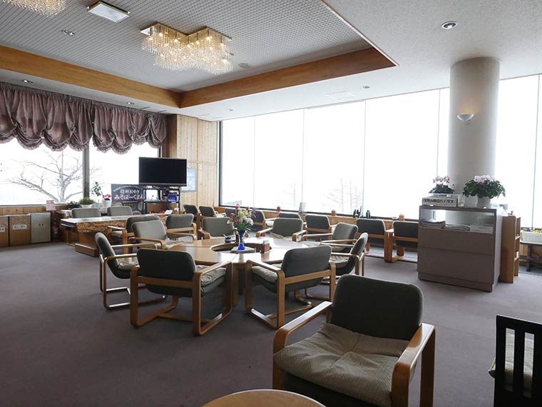 星空観測を楽しむ温泉旅 高峰高原ホテル フロント