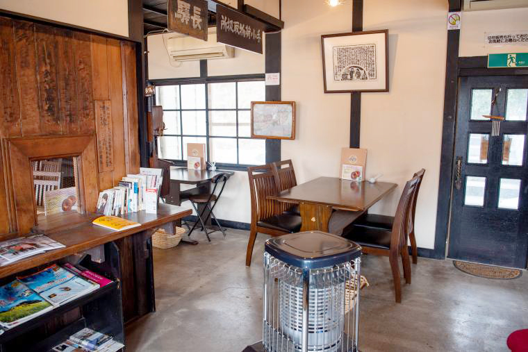 「津軽鉄道」ストーブ列車 太宰治 赤い屋根の喫茶店「駅舎」