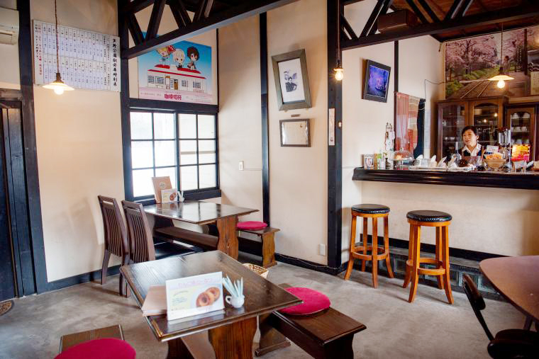 「津軽鉄道」ストーブ列車 太宰治 赤い屋根の喫茶店「駅舎」