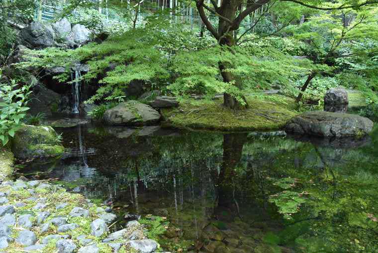 サントリー山崎蒸溜所の敷地内にある涼しげな水辺