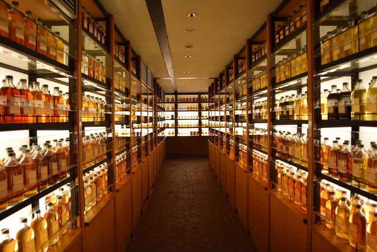 山崎ウイスキー館のライブラリー