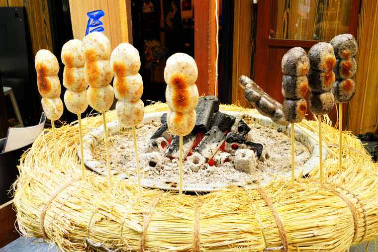 高尾山　ごまどころ権現茶屋　ごま団子