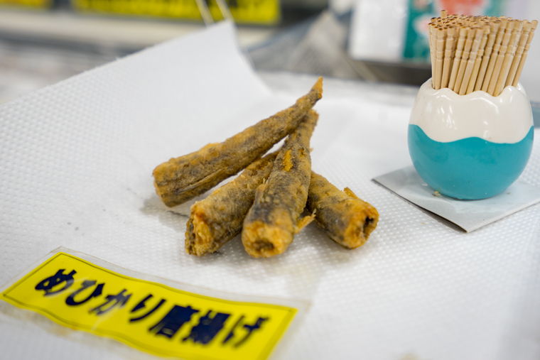 蒲郡海鮮市場　メヒカリの唐揚げ