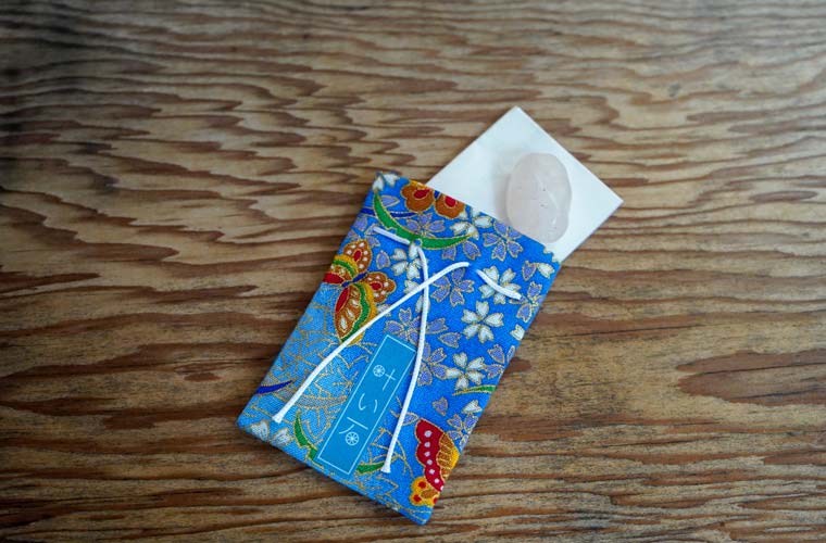 玉作湯神社「叶い石」