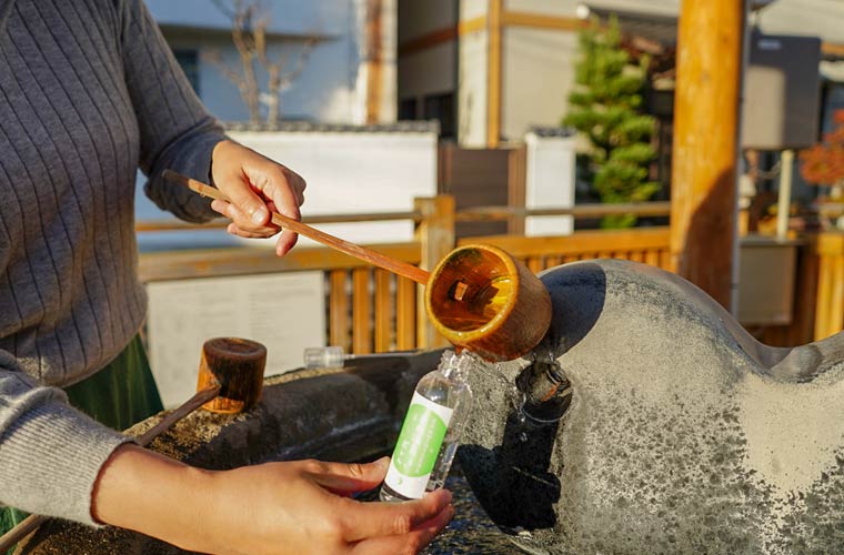 湯薬師広場のたらい湯