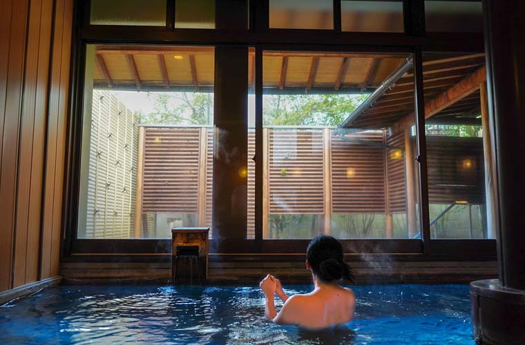 源泉かけ流しが自慢「湯陣 千代の湯」