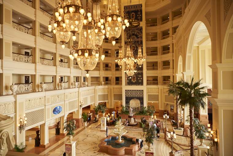 東京ディズニーランドホテル　隠れキャラクター　ロビー