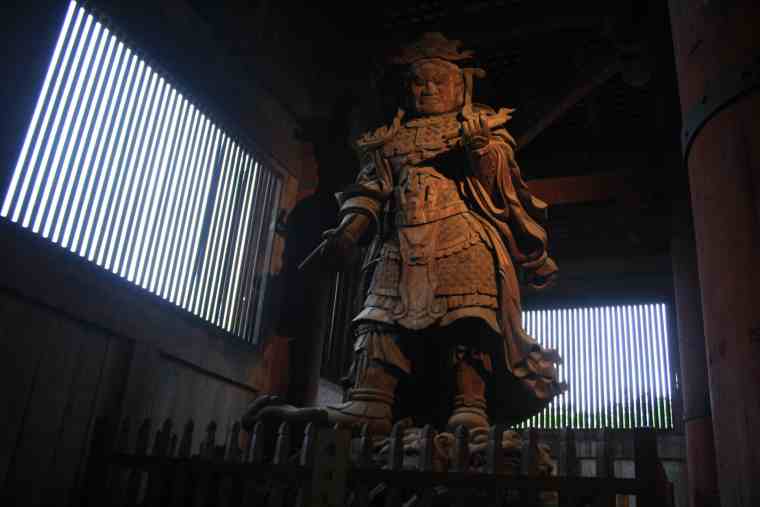 東大寺　大仏殿　四天王像