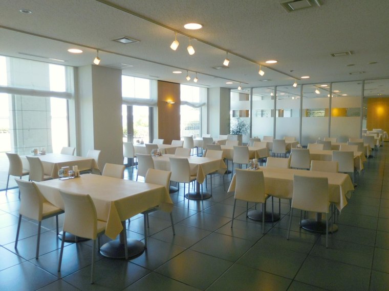 レストランガーデン内観