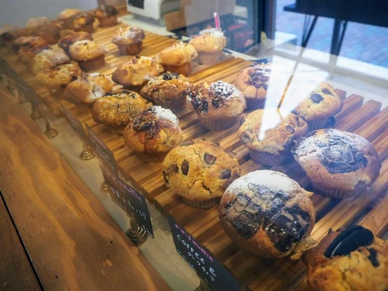 清澄通り沿い 『デイリーズ・マフィン月島店』