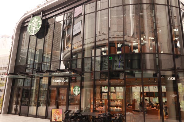 「LINKS UMEDA」内の「スターバックスコーヒー」