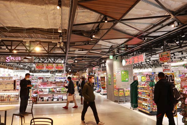 「LINKS UMEDA」内の「スギ薬局」