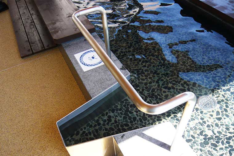 車いす専用の足湯