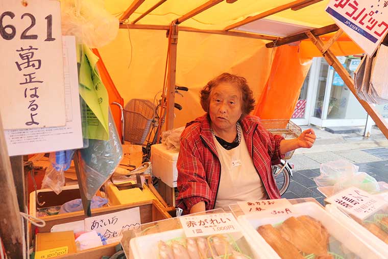 輪島朝市　お店の方とのコミュニケーション