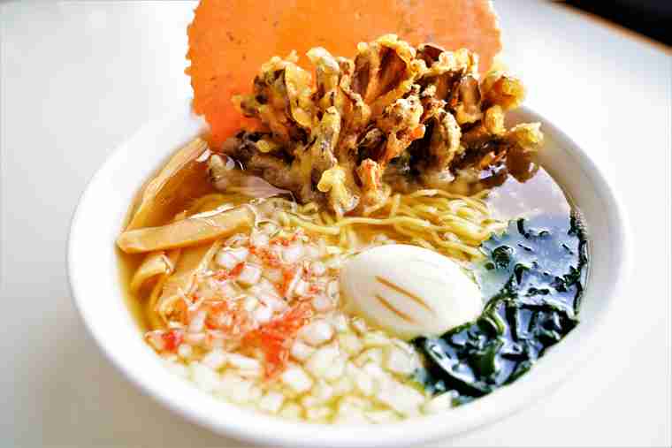 弥彦山　展望レストランの日本海夕日らーめん